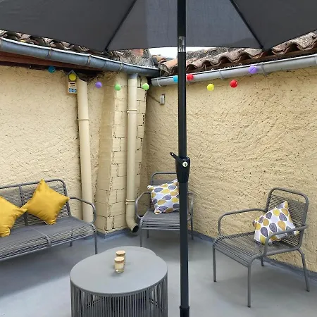 Charming Typical Townhouse, 3 Bedrooms Feriehus